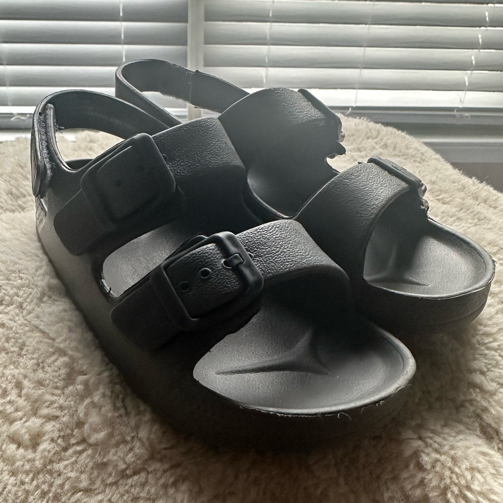 The Children's Place Toddler Buckle Slides with Backstrap Sandal (Gray) - Picture 2 of 5